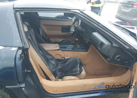 1989 Chevrolet Corvette z USA, uszkodzony, nr VIN 1G1YY2185K5102873